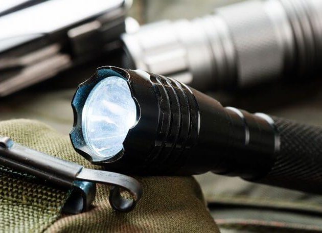 Nhà Sàn Pù Luông sẽ giúp bạn đưa ra lựa chọn đèn pin siêu sáng leo núi