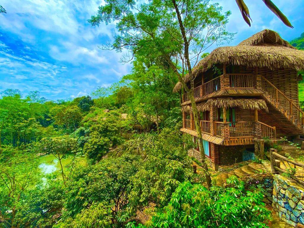 Phòng nghỉ tại Jungle Lodge Pù Luông được kiểu dáng sở hữu các ngôi nhà sàn truyền thống